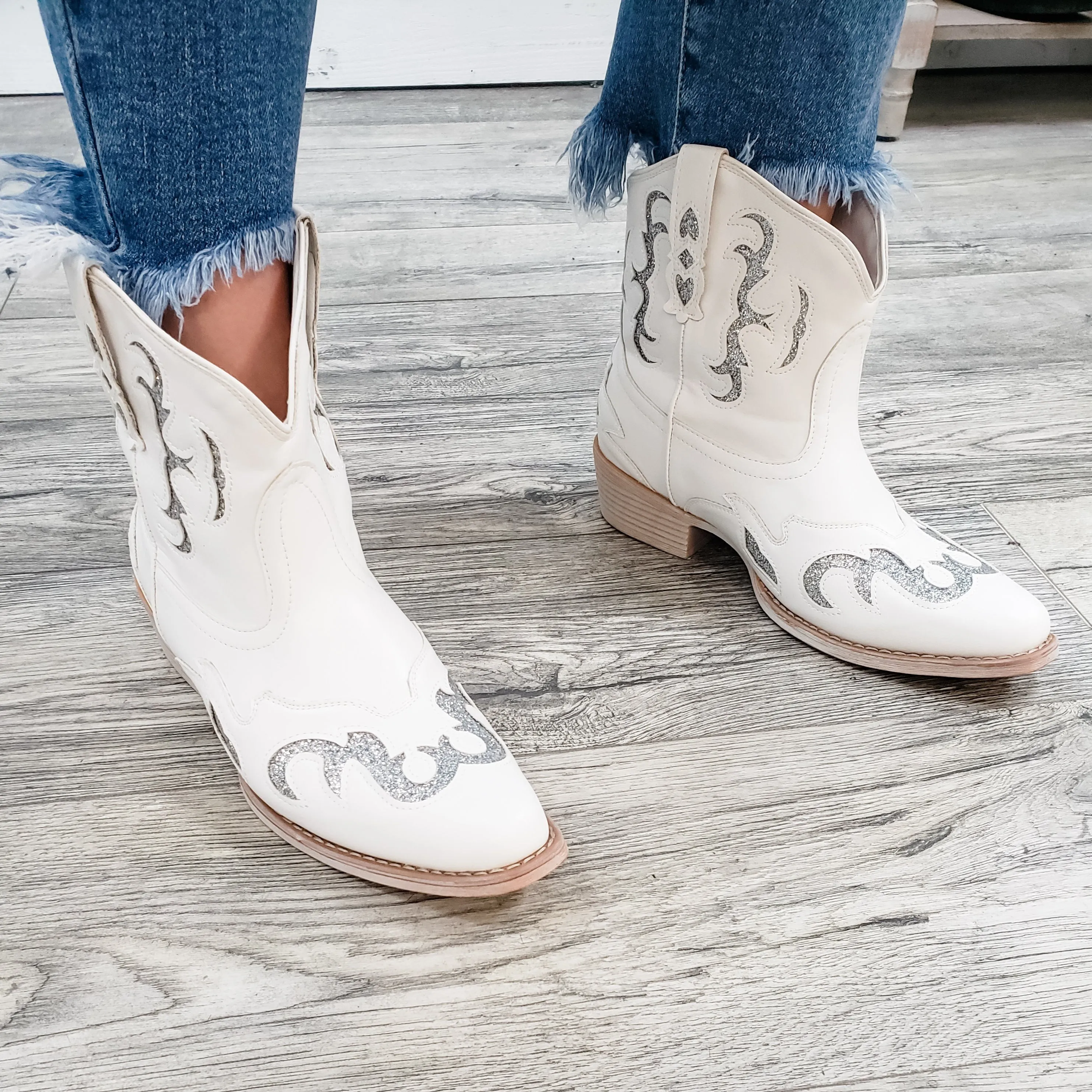Pierre Dumas "Kaylee 2.0" Western Style Bootie (White)
