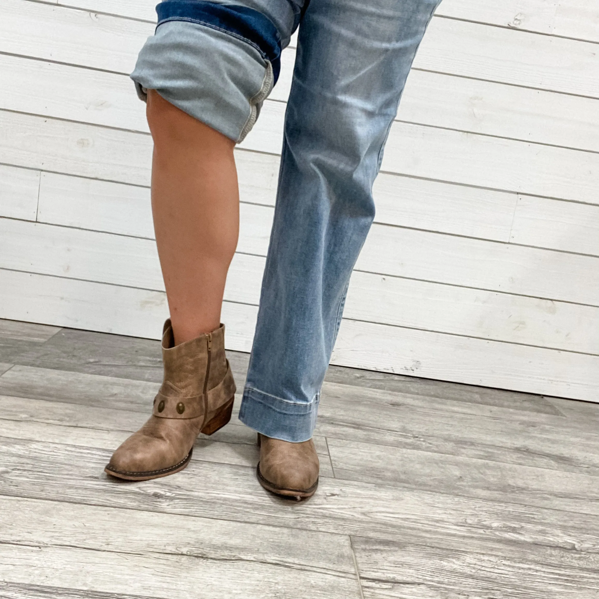 Pierre Dumas "Kaylee" Western Style Bootie (Taupe)